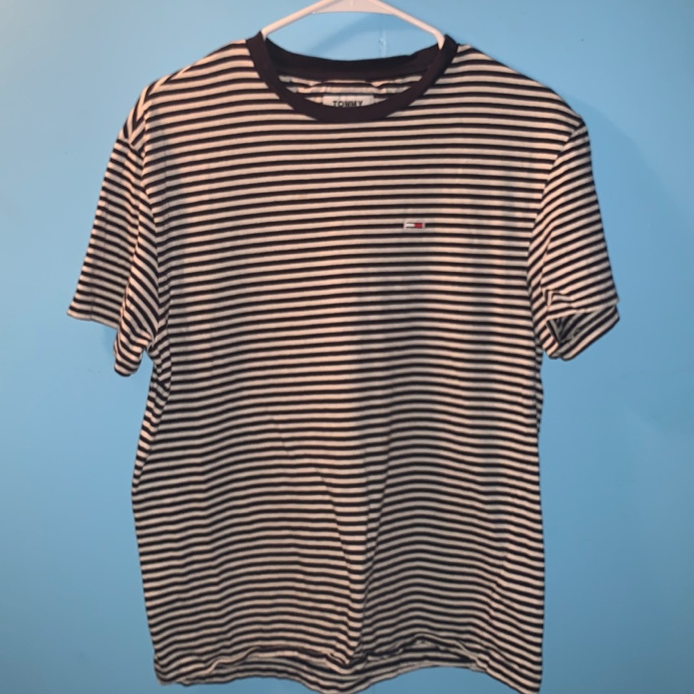 Small Short sleeved Tommy Jeans Shirt!